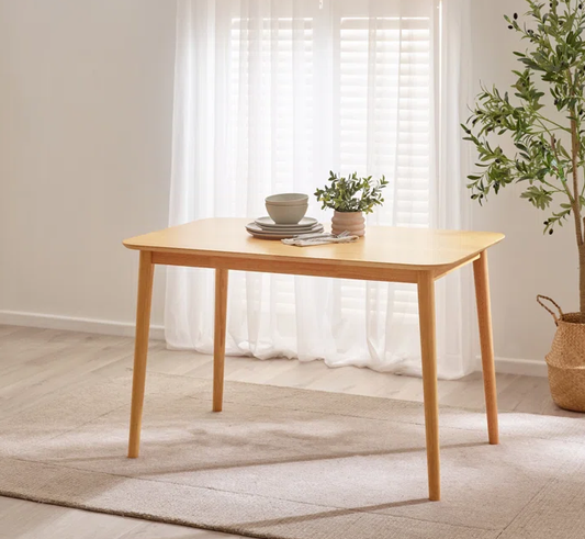 Solid Oak-Effect Rubberwood Dining Table – Seats 4 – Light Wood Finish
